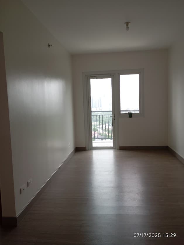 1-BEDROOM UNIT WITH PARKING at THE CONNORS AT GREENHILLS - Image 4 of 5