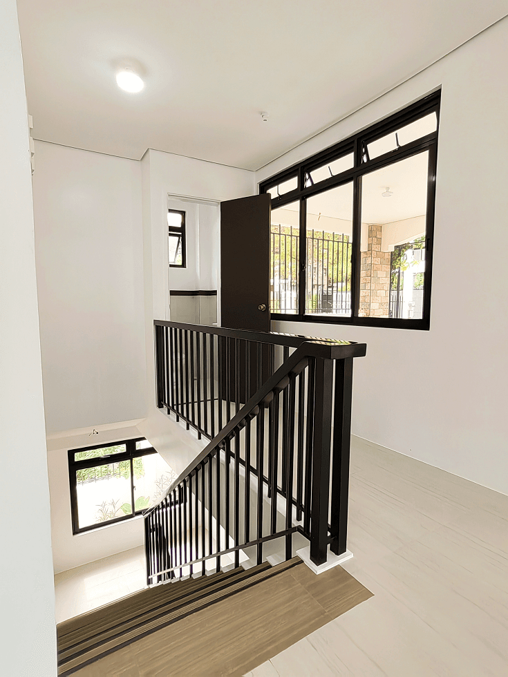 HOUSE FOR SALE IN GOLF VIEW RESIDENCE IN SUN VALLEY ANTIPOLO - Image 5 of 5