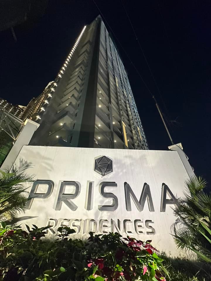 ASTRA TOWER PRISMA RESIDENCES 1 BR FOR SALE WITH INCOME — photo 1 of 3