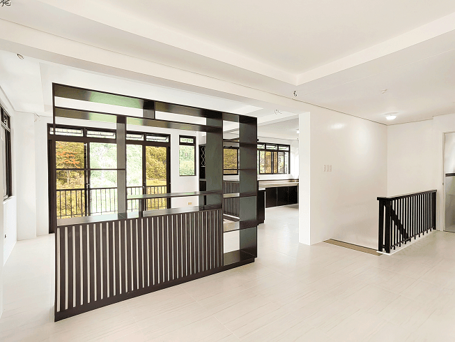 HOUSE FOR SALE IN GOLF VIEW RESIDENCE IN SUN VALLEY ANTIPOLO - Image 4 of 5