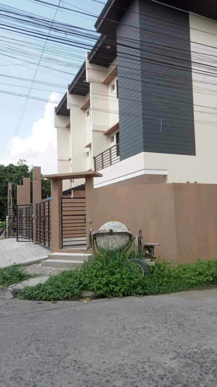 BRAND NEW TOWNHOUSES FOR SALE KATARUNGAN VILLAGE, MUNTINLUPA CITY — photo 1 of 3